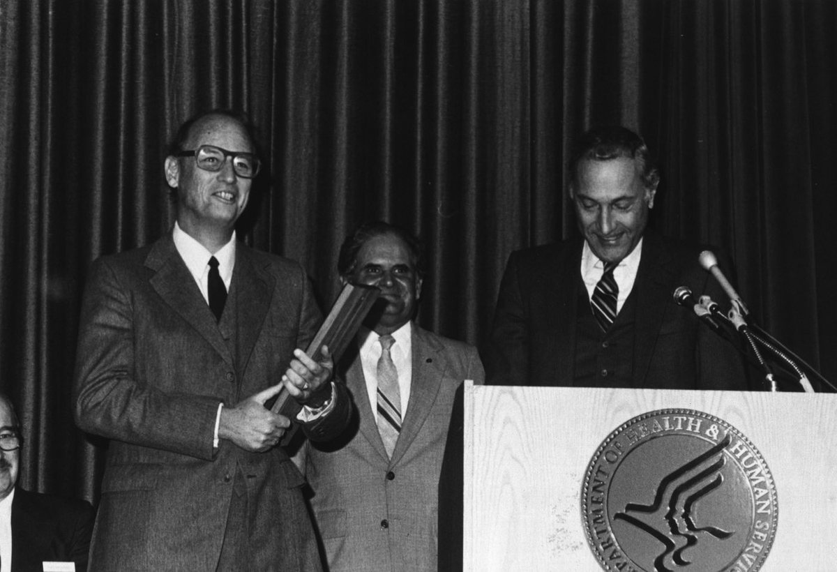 Schweiker (at the podium) with Donald S. Fredrickson (left, holding a plaque), director of the National Institutes of Health until mid-1981.
